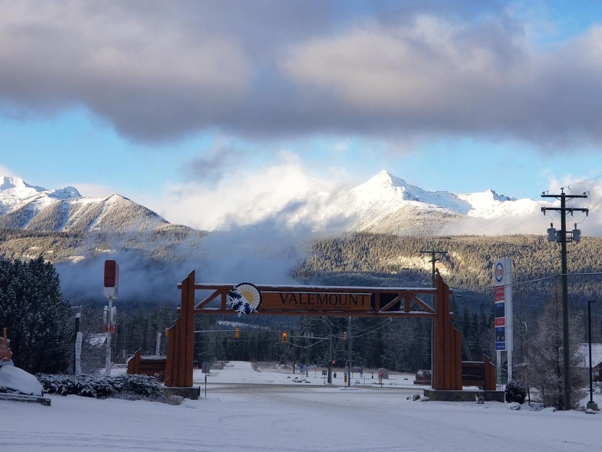 Rocky Inn Valemount Eksteriør billede