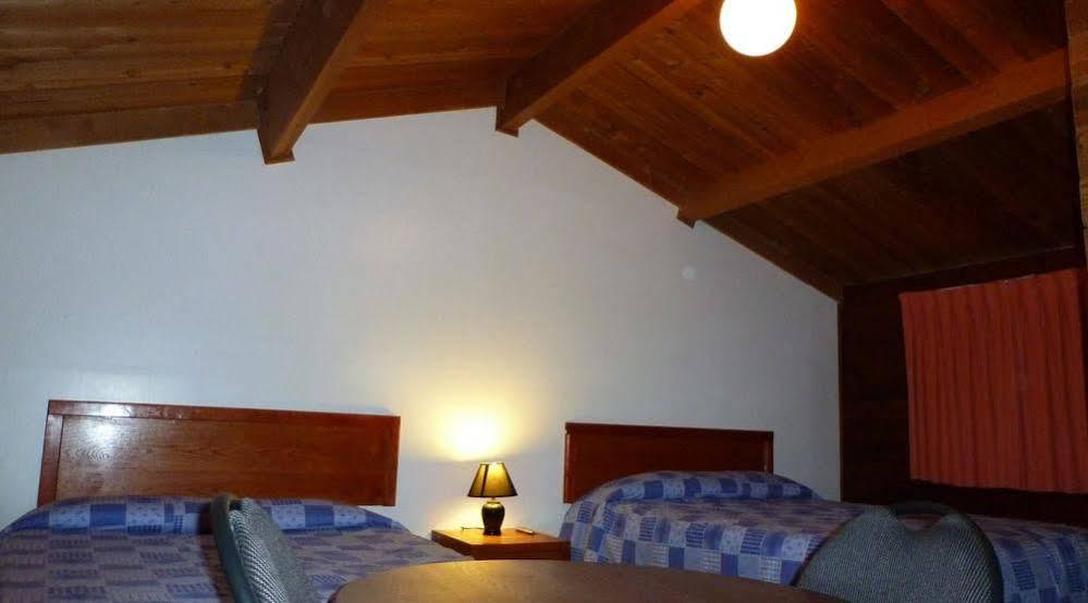 Rocky Inn Valemount Eksteriør billede